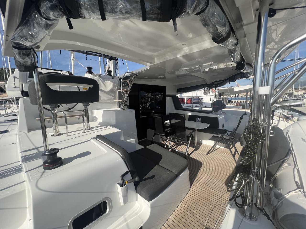 Lagoon 42 - 4 + 2 cab. — photo 8