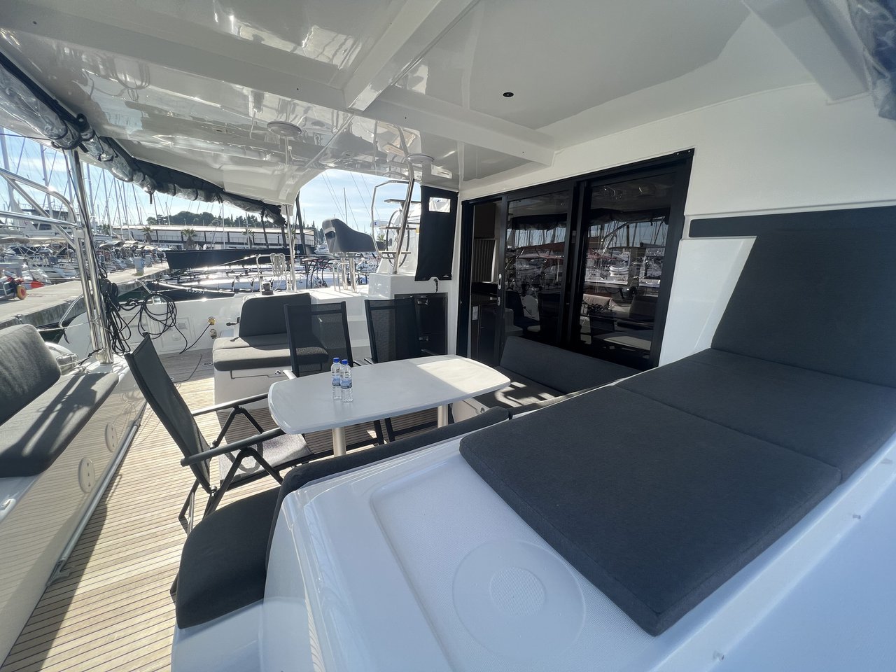 Lagoon 42 - 4 + 2 cab. — photo 9