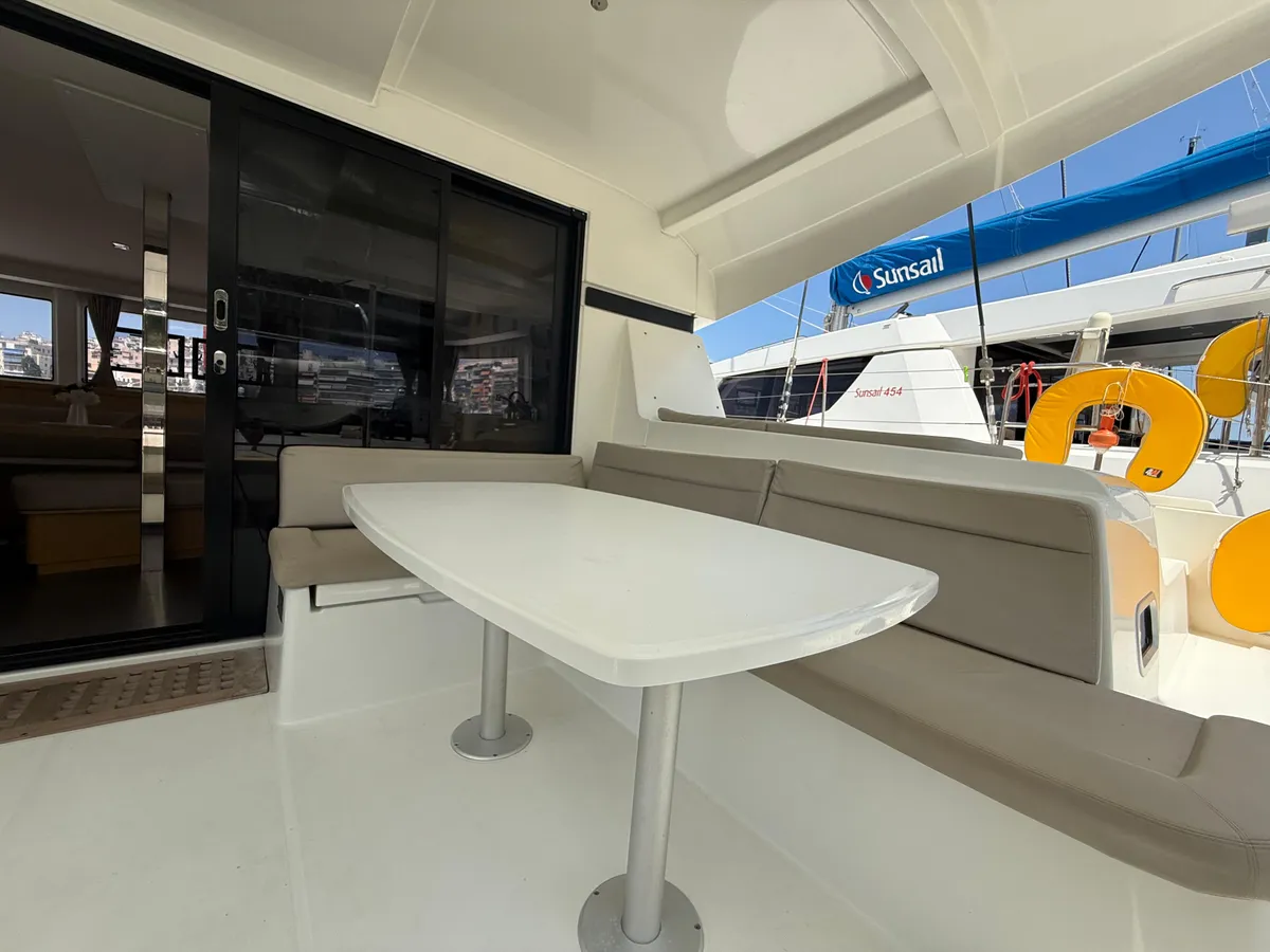 Lagoon 42 - 4 + 2 cab. — photo 3