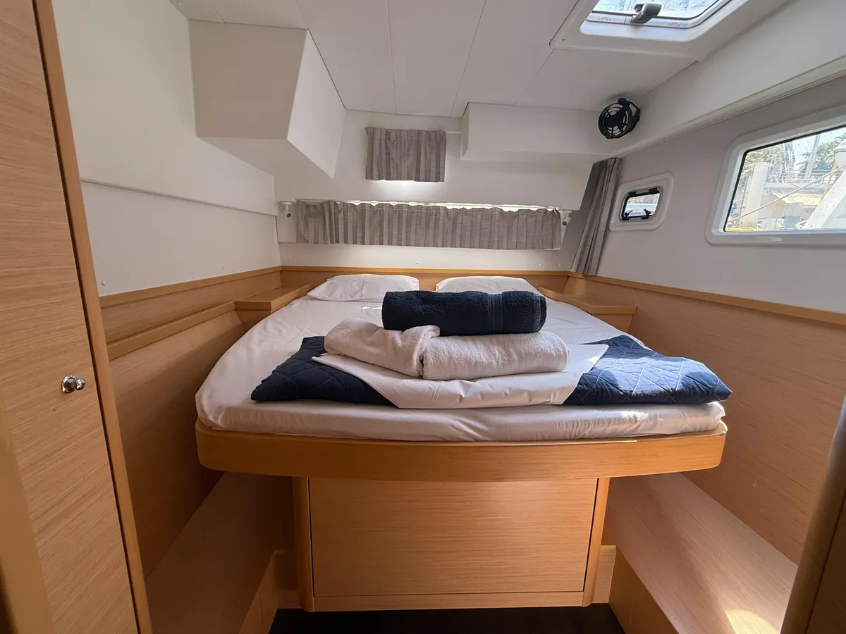 Lagoon 42 - 4 + 2 cab. — photo 24