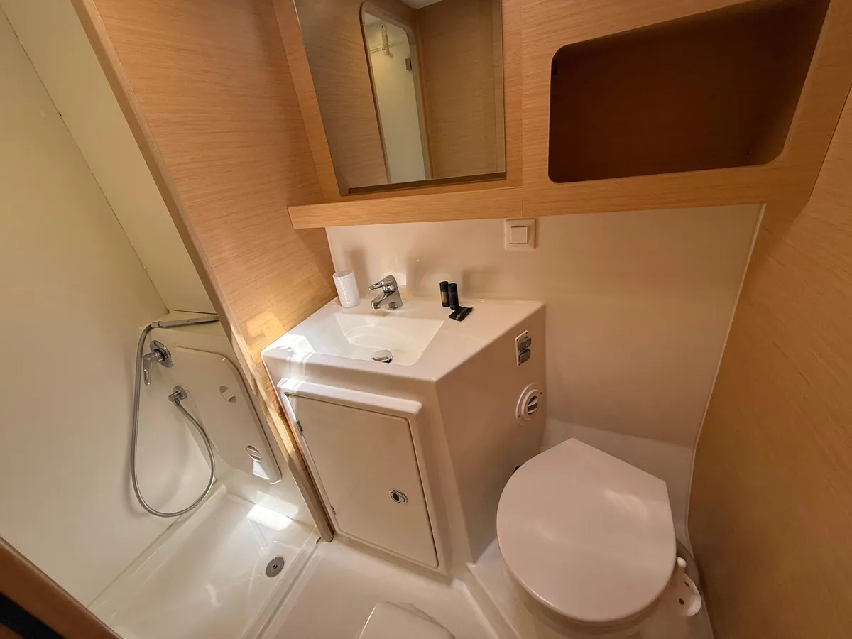 Lagoon 42 - 4 + 2 cab. — photo 29