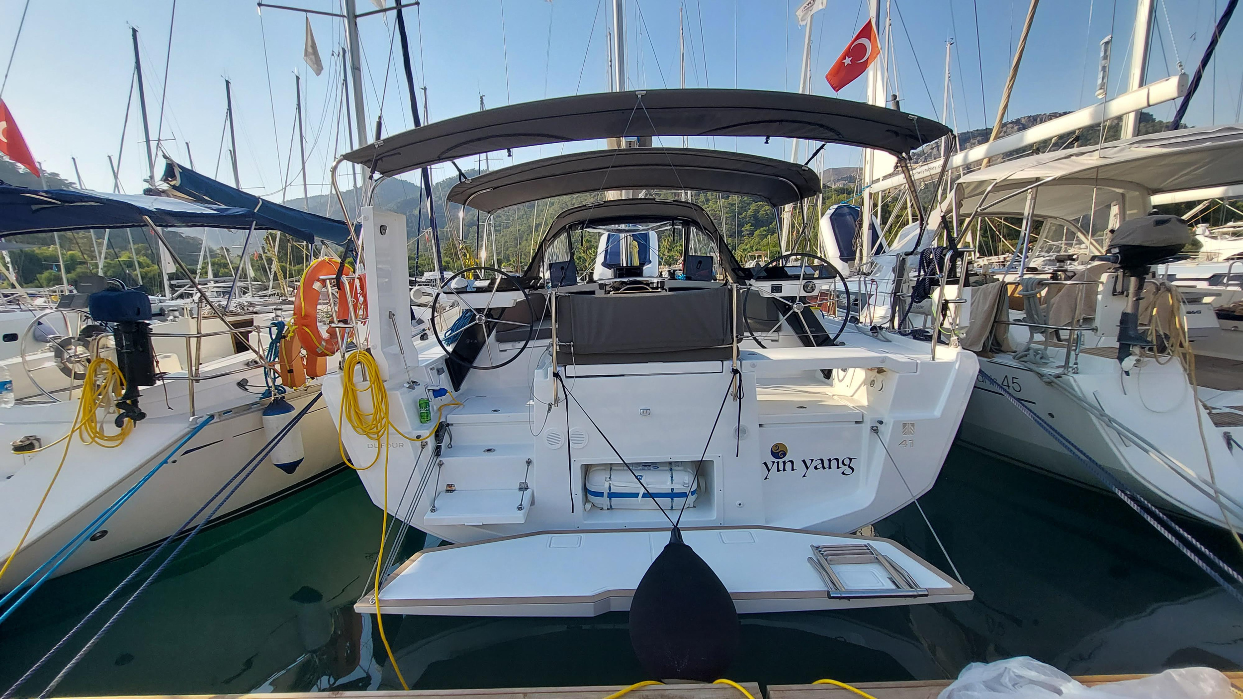 Dufour 41 - 3 cab. — photo 1