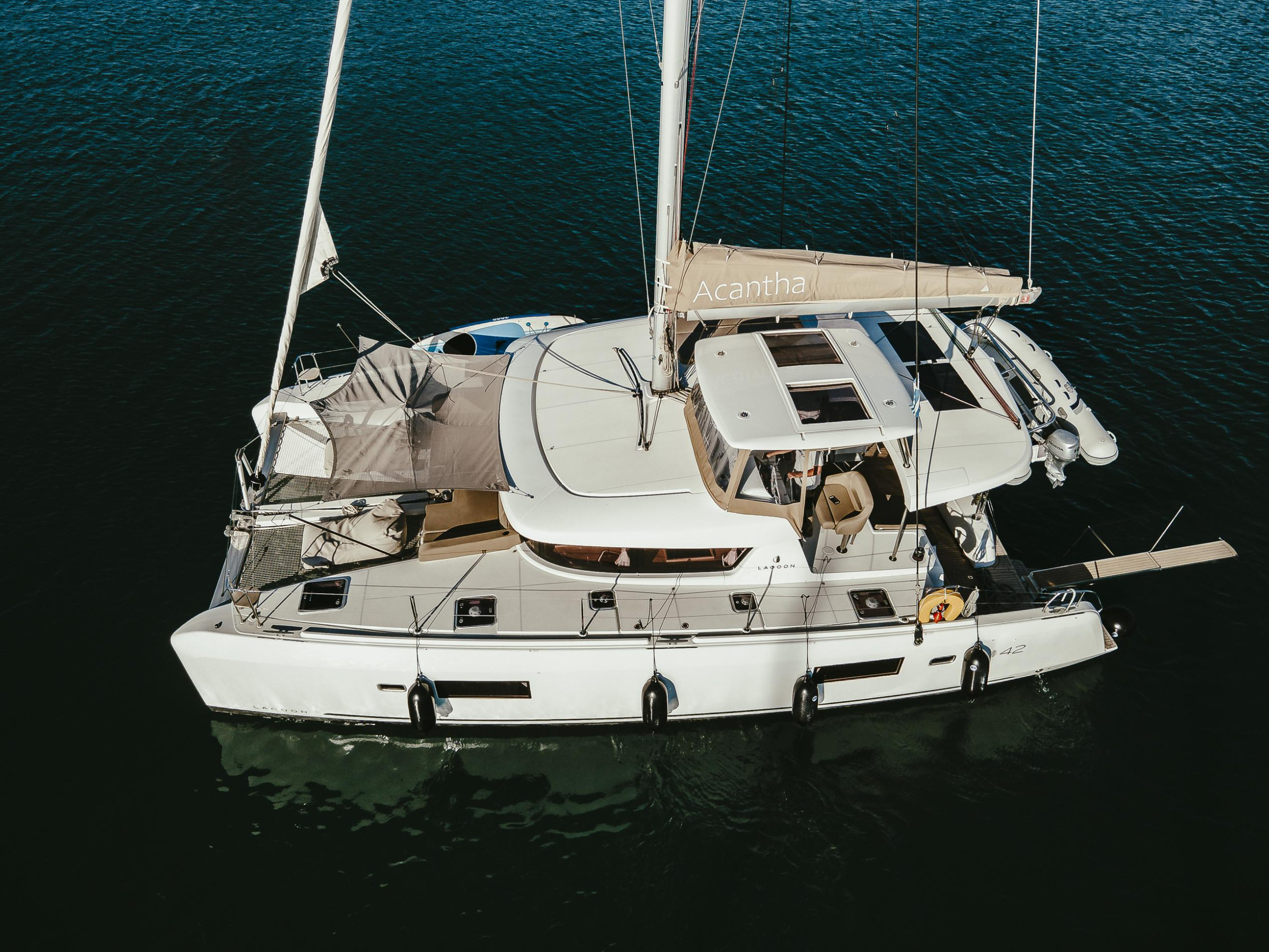 Lagoon 42 - 4 + 1 cab. — photo 1