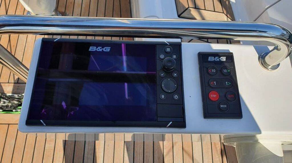 Elan E4 - 2 cab. — photo 6