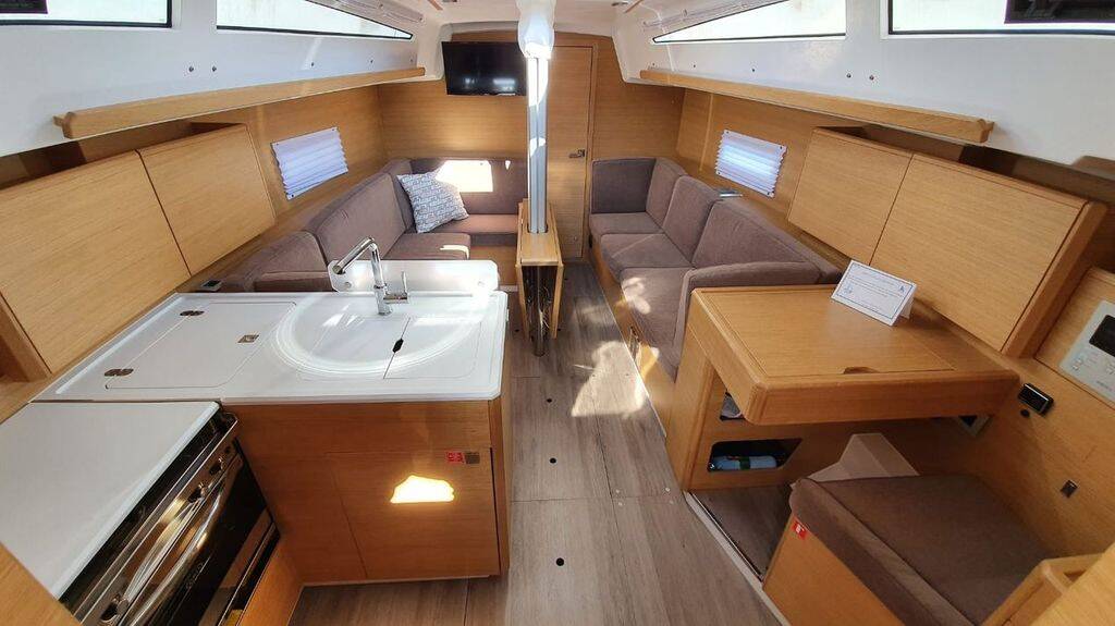 Elan E4 - 2 cab. — photo 7