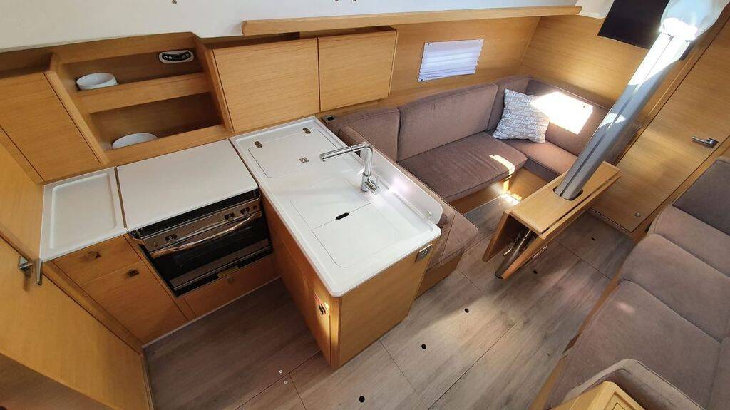 Elan E4 - 2 cab. — photo 8