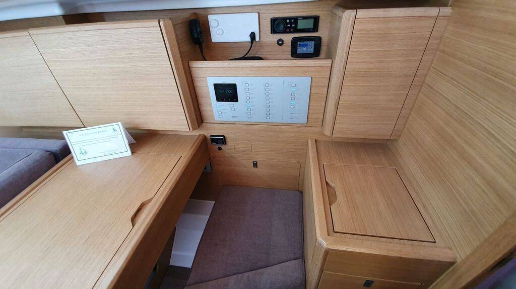 Elan E4 - 2 cab. — photo 10