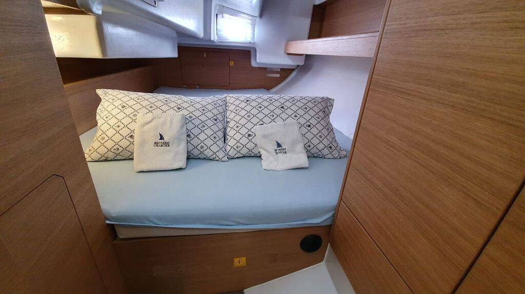 Elan E4 - 2 cab. — photo 12