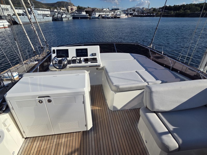 Prestige 520 Flybridge - 3 + 1 cab. — photo 7