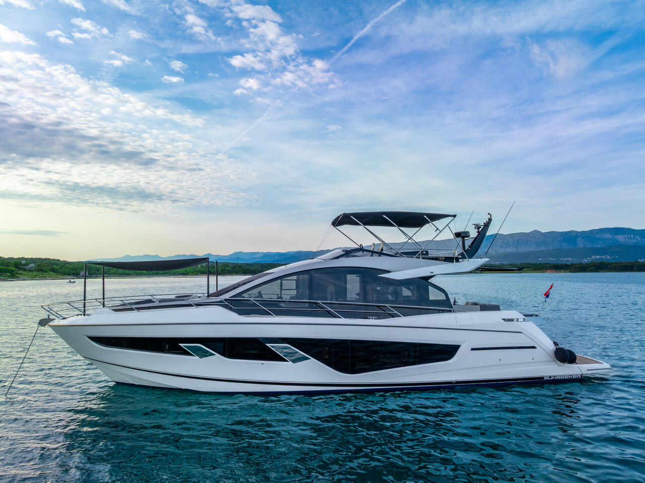 Sunseeker 65 Sport Yacht — photo 1