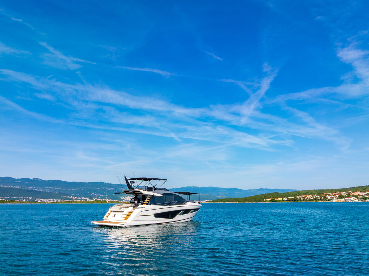 Sunseeker 65 Sport Yacht — photo 3
