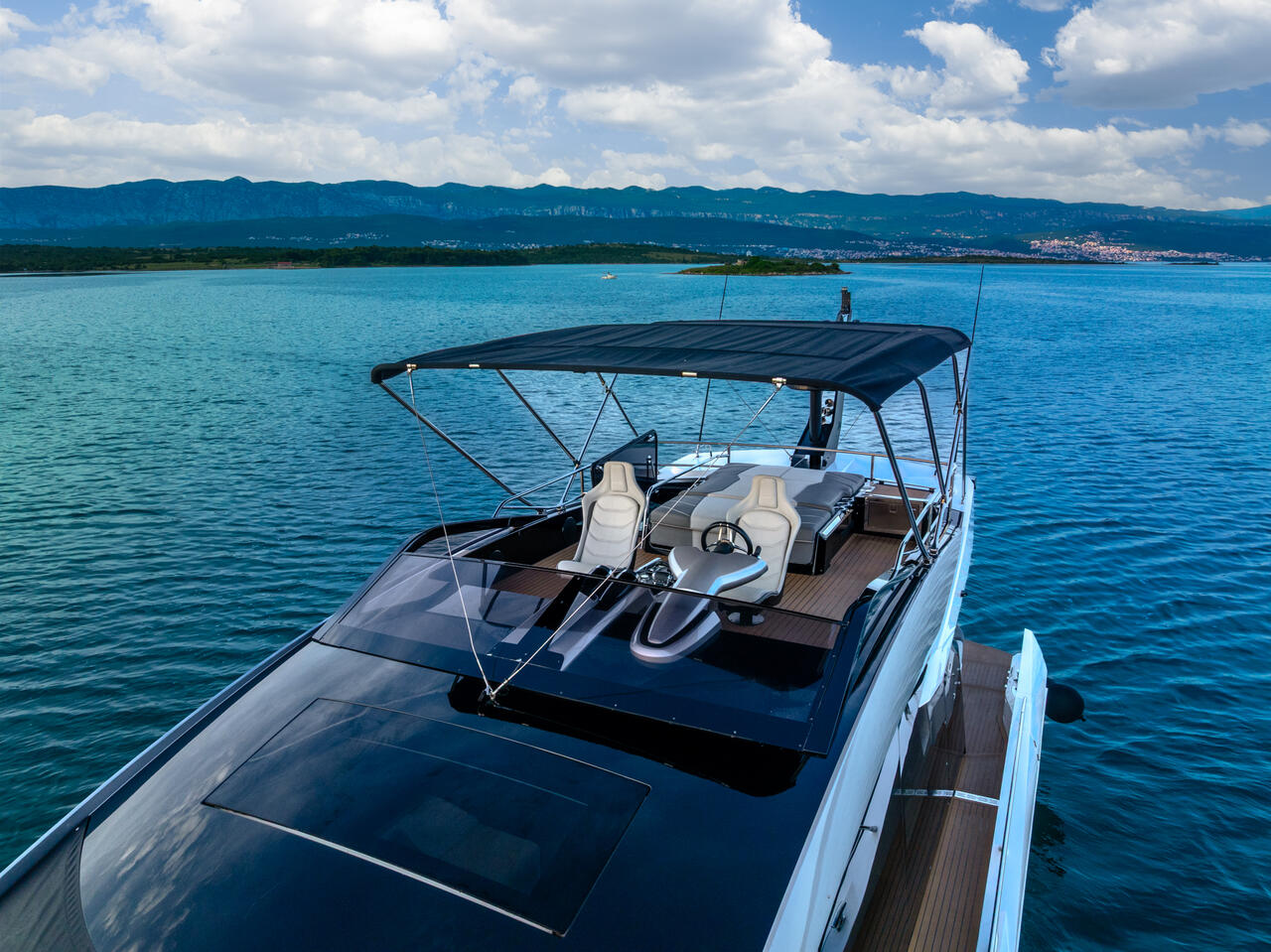 Sunseeker 65 Sport Yacht — photo 4