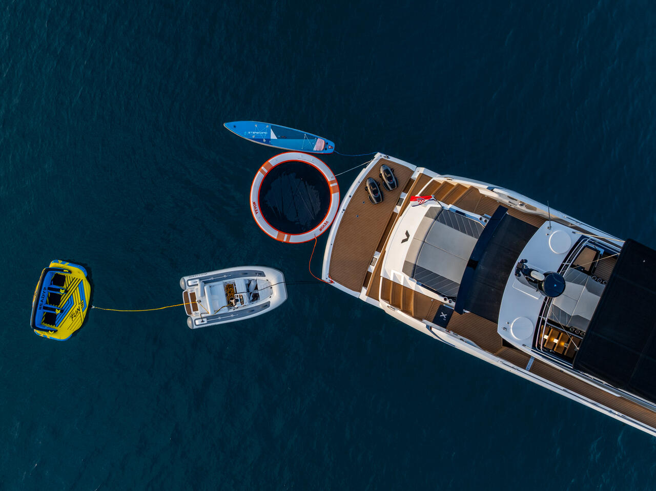 Sunseeker 65 Sport Yacht — photo 6