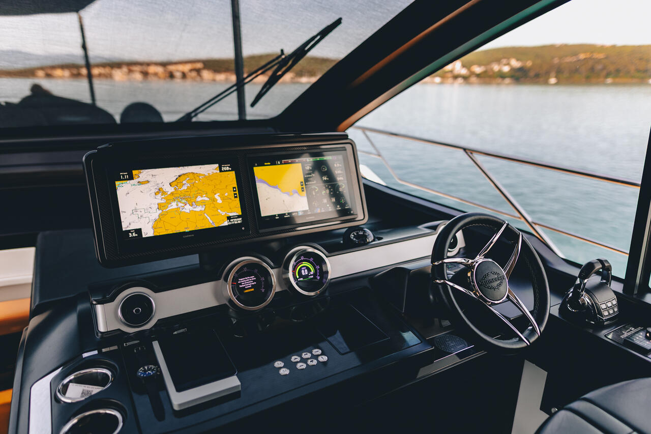 Sunseeker 65 Sport Yacht — photo 8