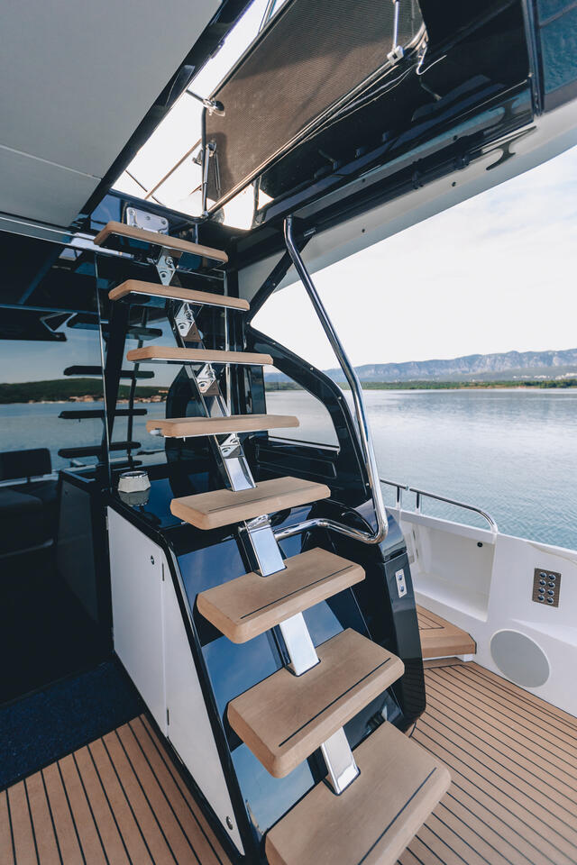 Sunseeker 65 Sport Yacht — photo 13