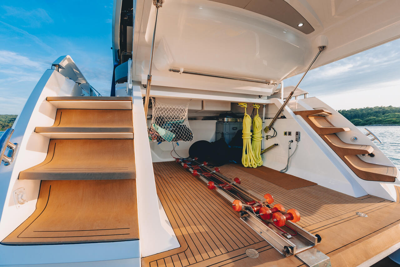 Sunseeker 65 Sport Yacht — photo 15