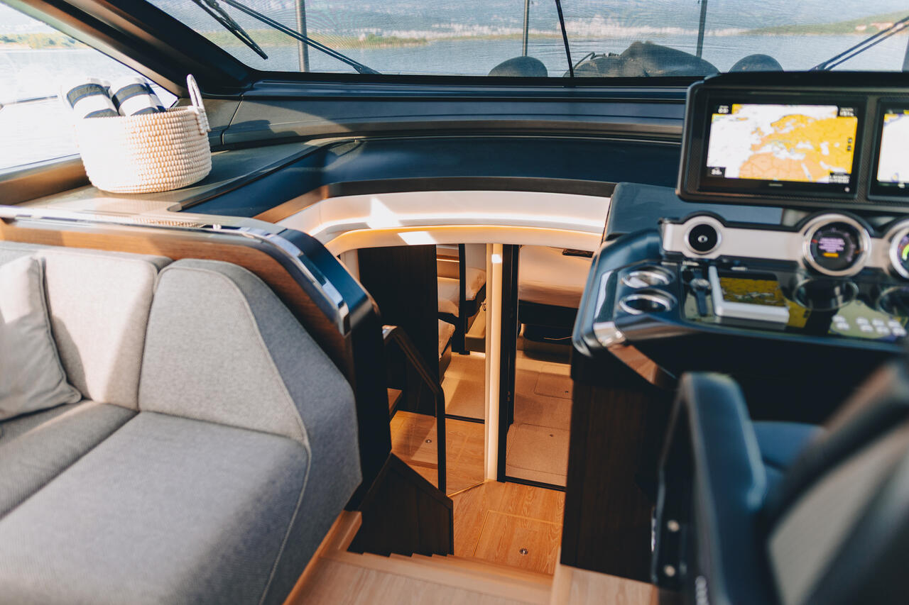 Sunseeker 65 Sport Yacht — photo 19