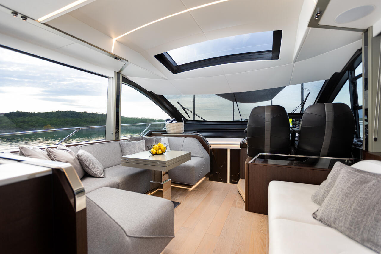 Sunseeker 65 Sport Yacht — photo 20