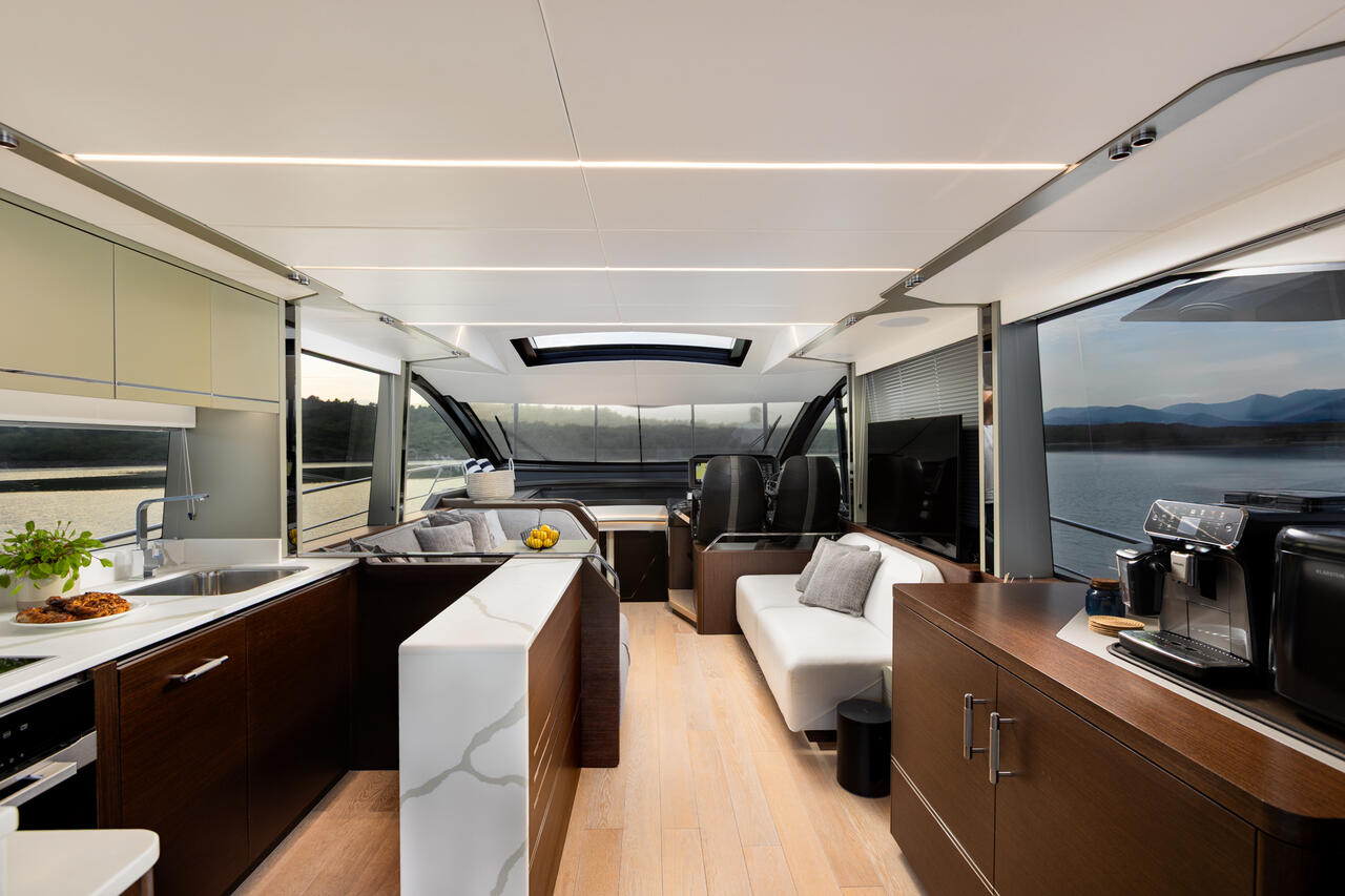 Sunseeker 65 Sport Yacht — photo 21