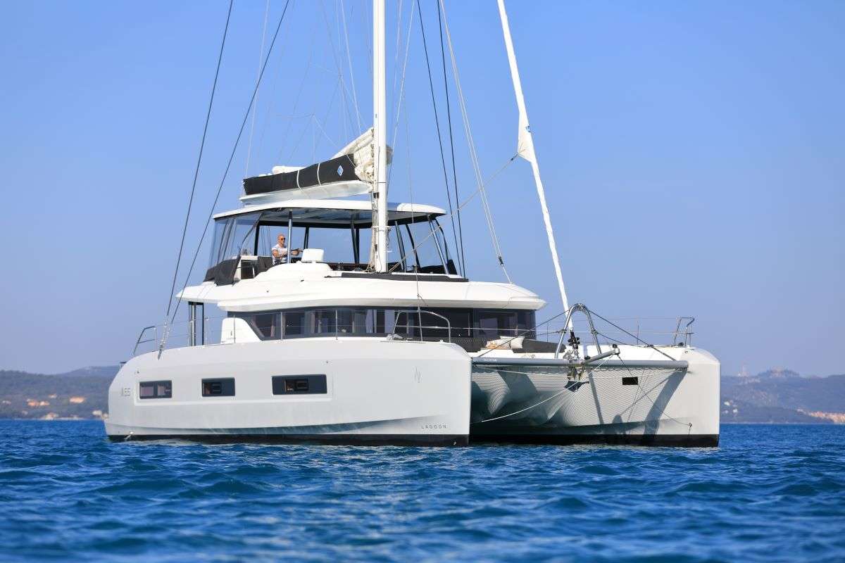 Lagoon 55 - 4 + 2 cab. — photo 1