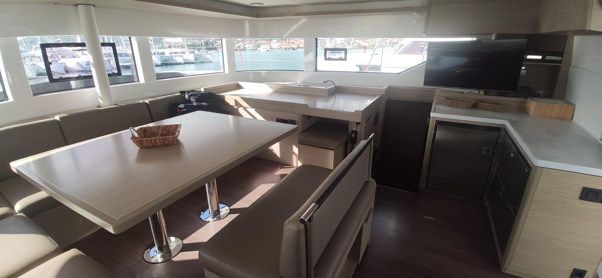 Lagoon 51 - 6 + 1 cab. — photo 8