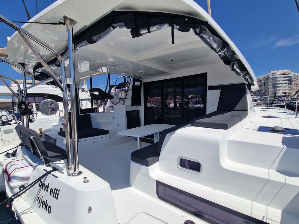 Lagoon 42 - 4 + 2 cab. — photo 20