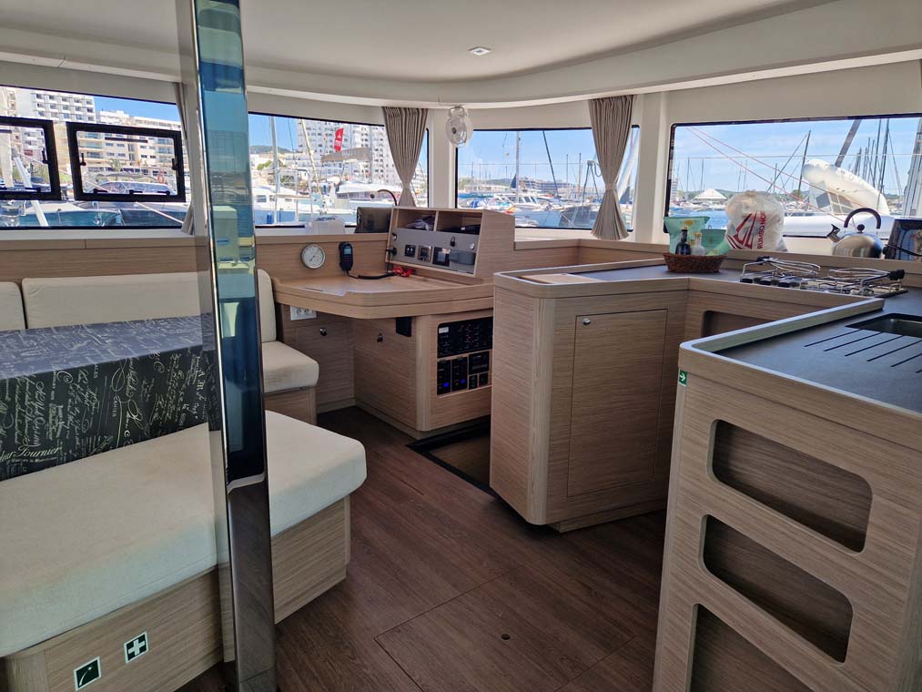 Lagoon 42 - 4 + 2 cab. — photo 28