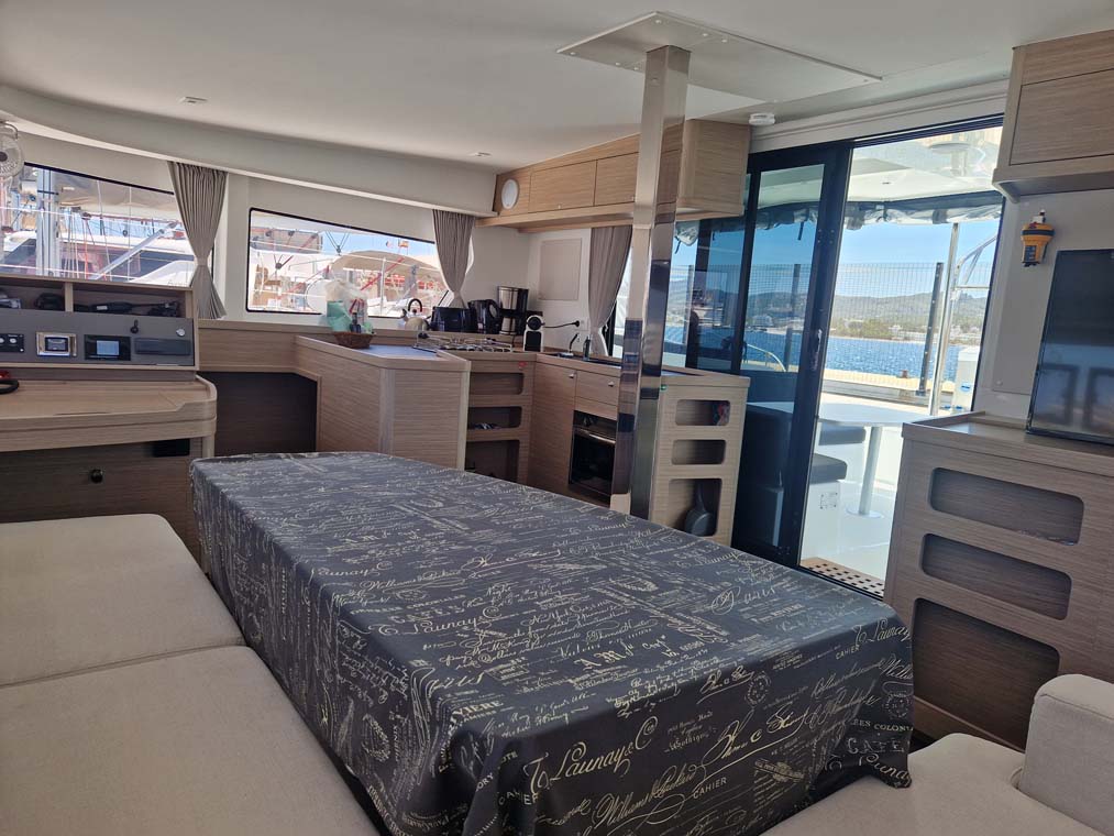 Lagoon 42 - 4 + 2 cab. — photo 4