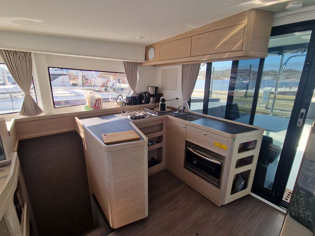 Lagoon 42 - 4 + 2 cab. — photo 5