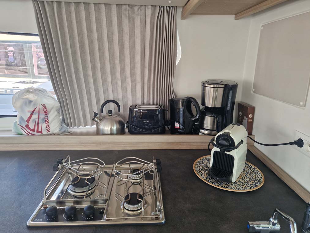 Lagoon 42 - 4 + 2 cab. — photo 8