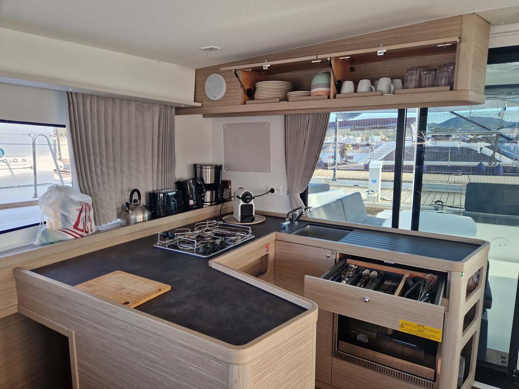 Lagoon 42 - 4 + 2 cab. — photo 9