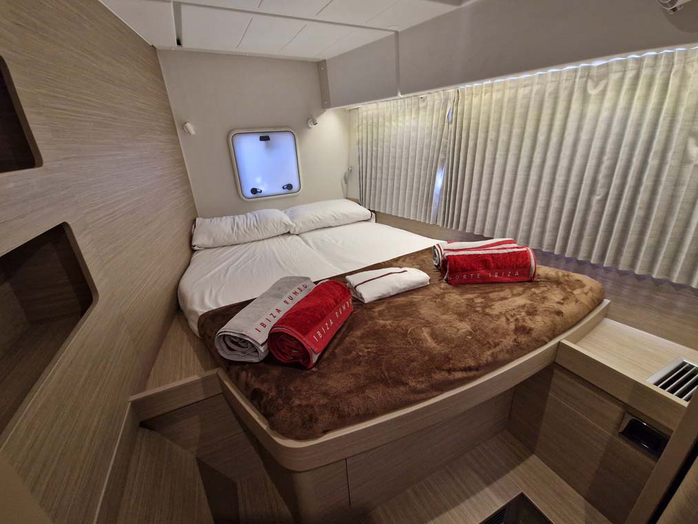 Lagoon 42 - 4 + 2 cab. — photo 11