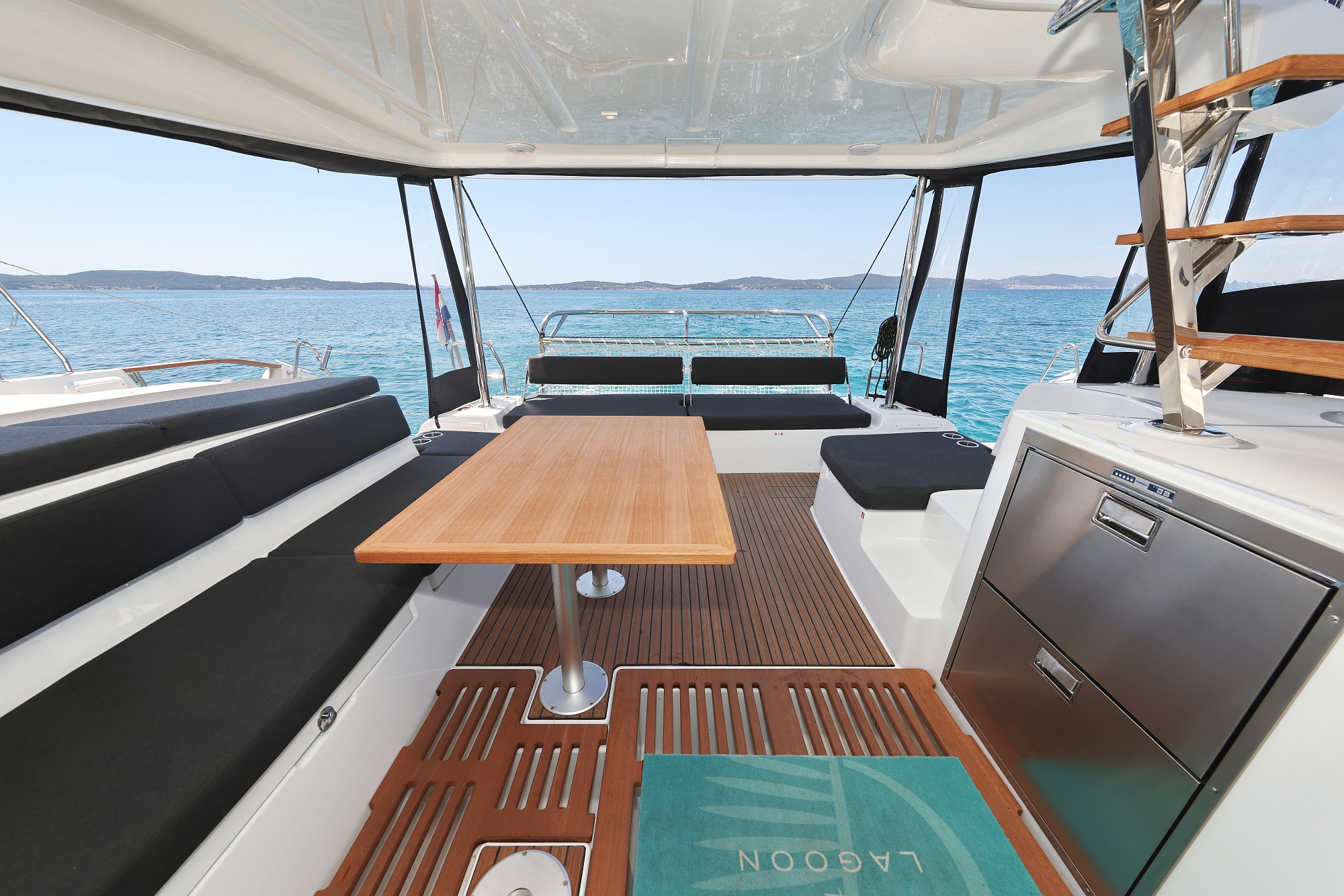 Lagoon 43 - 4 + 2 cab. — photo 43