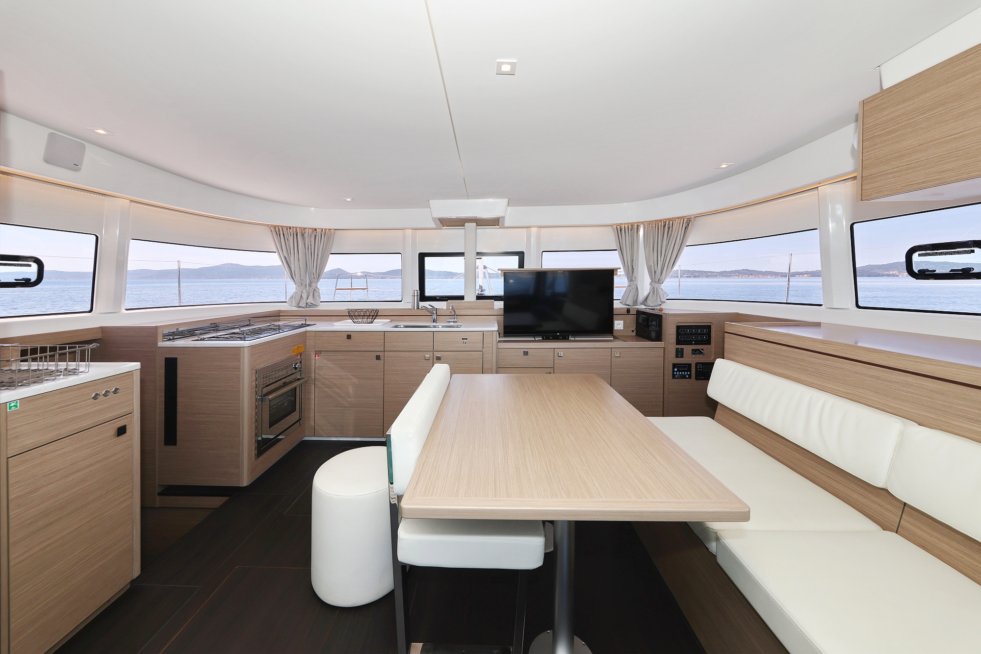 Lagoon 43 - 4 + 2 cab. — photo 67