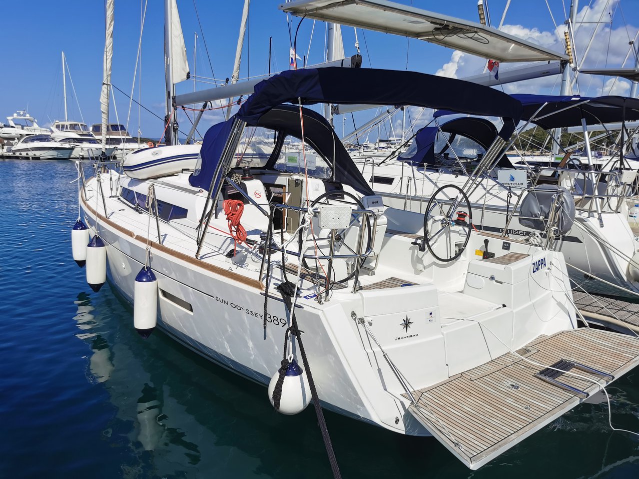 Sun Odyssey 389 — photo 3