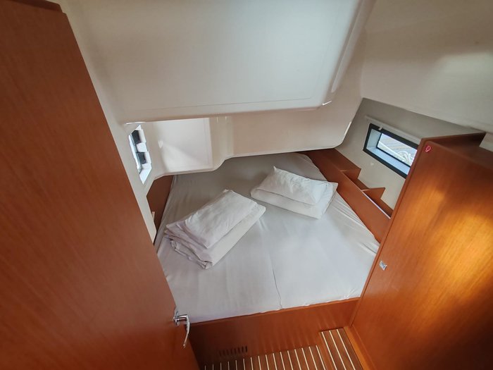 Bavaria C42 — photo 10