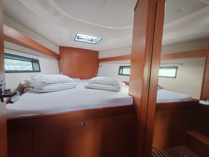 Bavaria C42 — photo 13