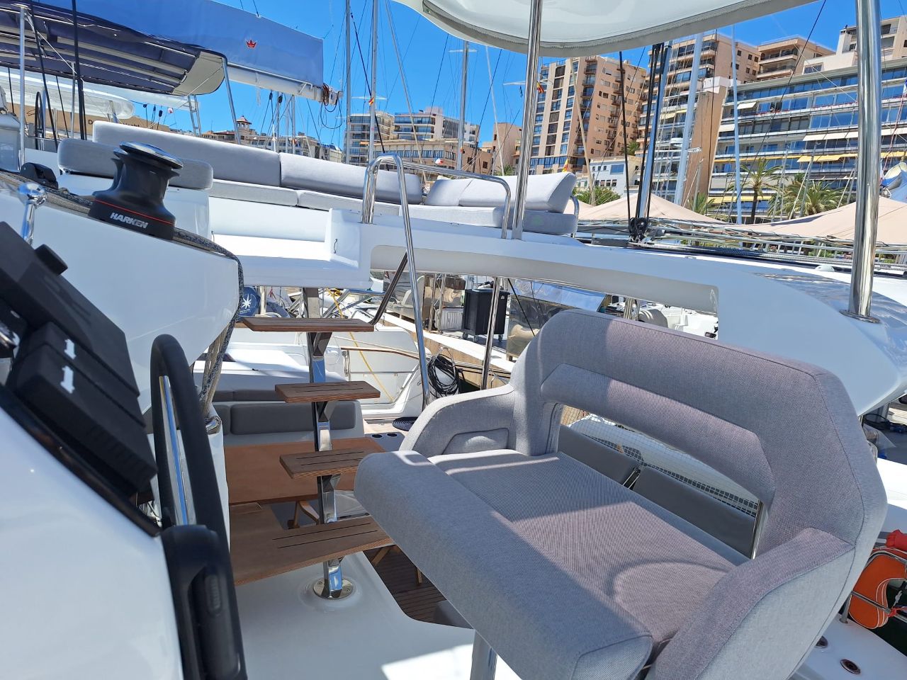 Lagoon 43 - 4 + 2 cab. — photo 11