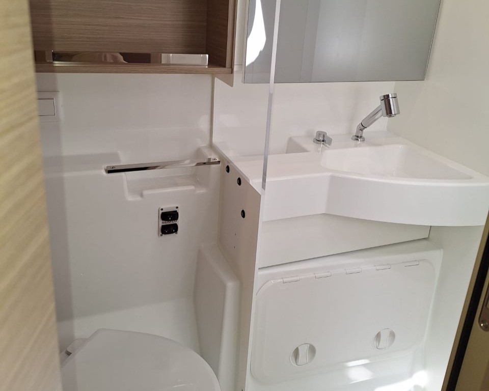 Lagoon 43 - 4 + 2 cab. — photo 4