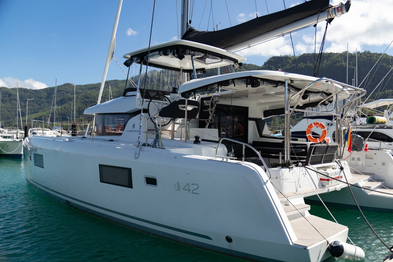 Lagoon 42 - 4 + 2 cab. — photo 9