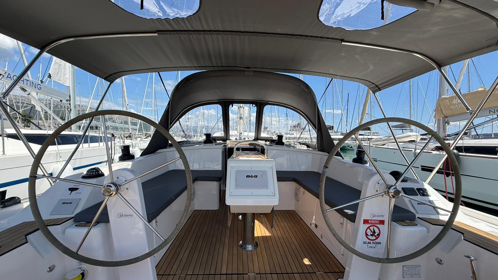 Bavaria C42 — photo 4