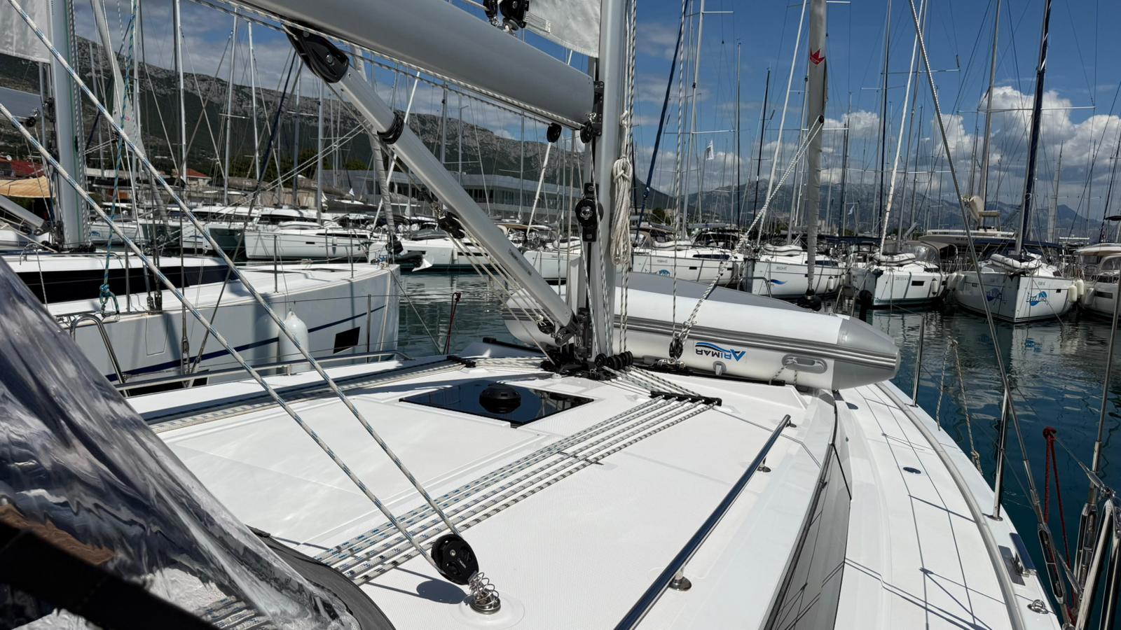 Bavaria C42 — photo 7