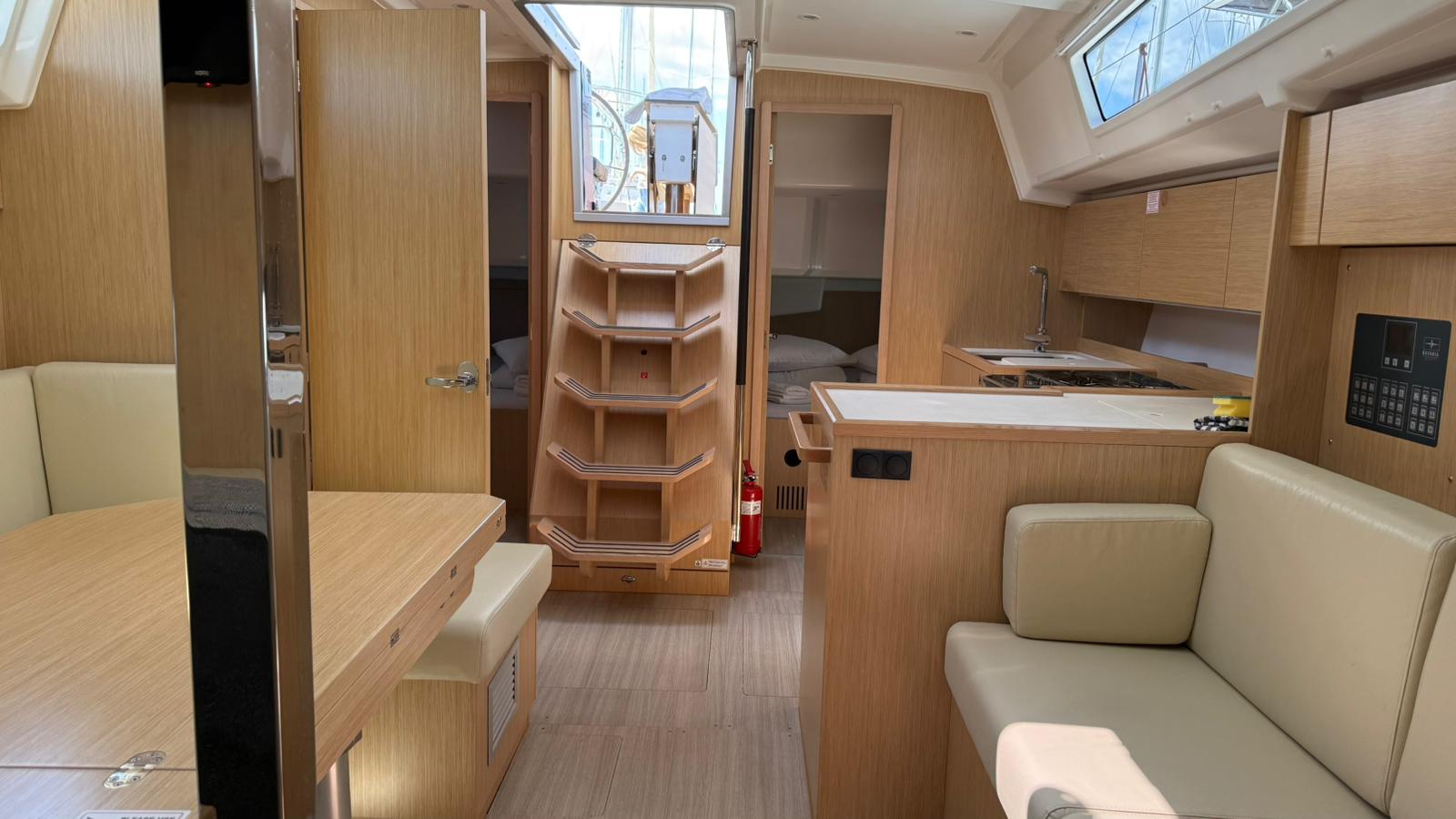 Bavaria C42 — photo 8