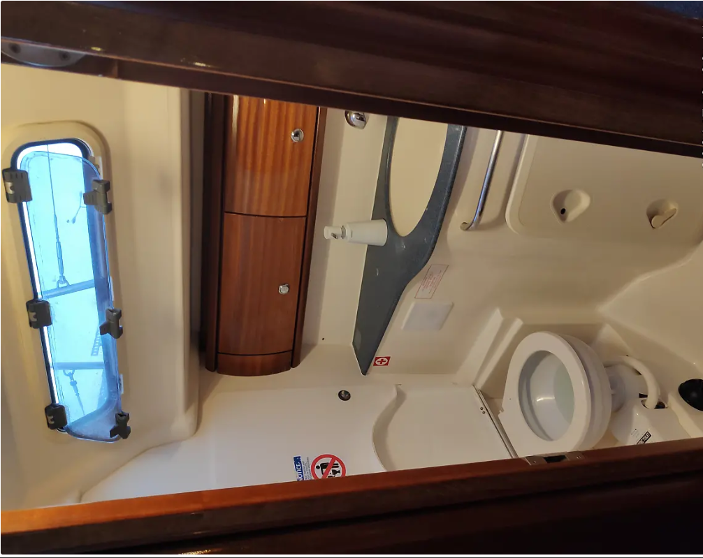 Bavaria 44 — photo 14