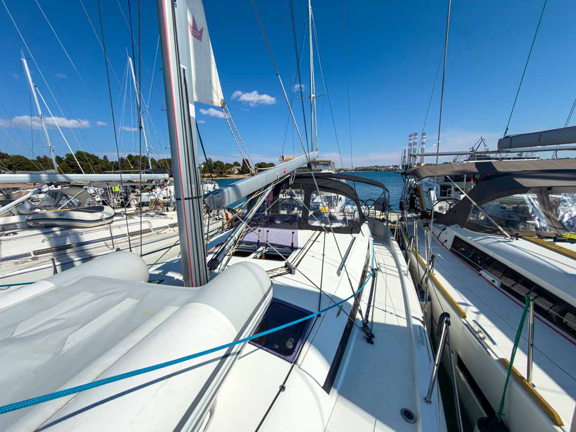 Sun Odyssey 440 - 4 cab. — photo 8