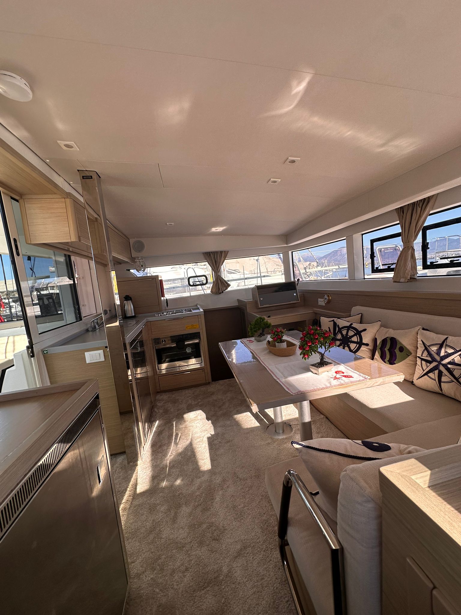 Lagoon 40 - 4 + 2 cab — photo 14