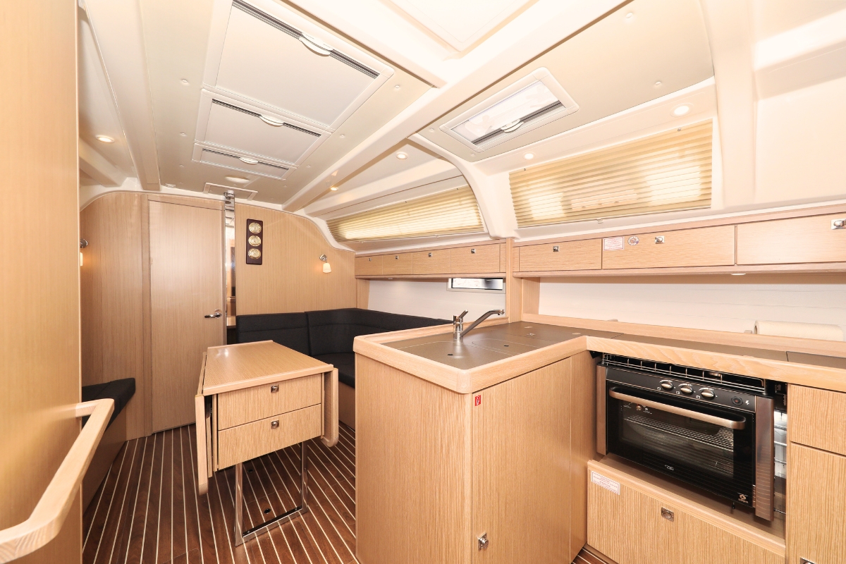 Bavaria Cruiser 37 - 3 cab. — photo 8