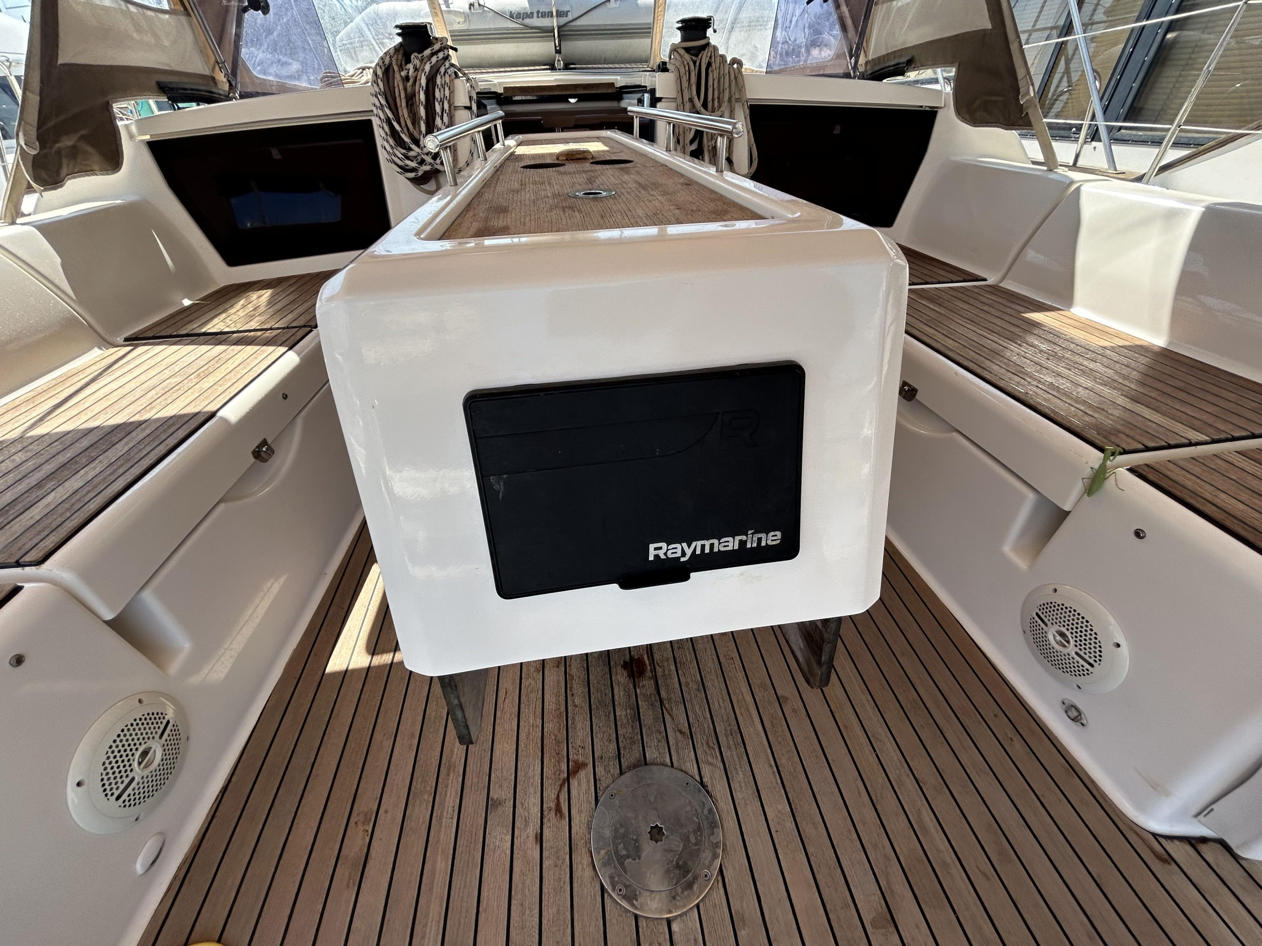 Dufour 430 GL — photo 24