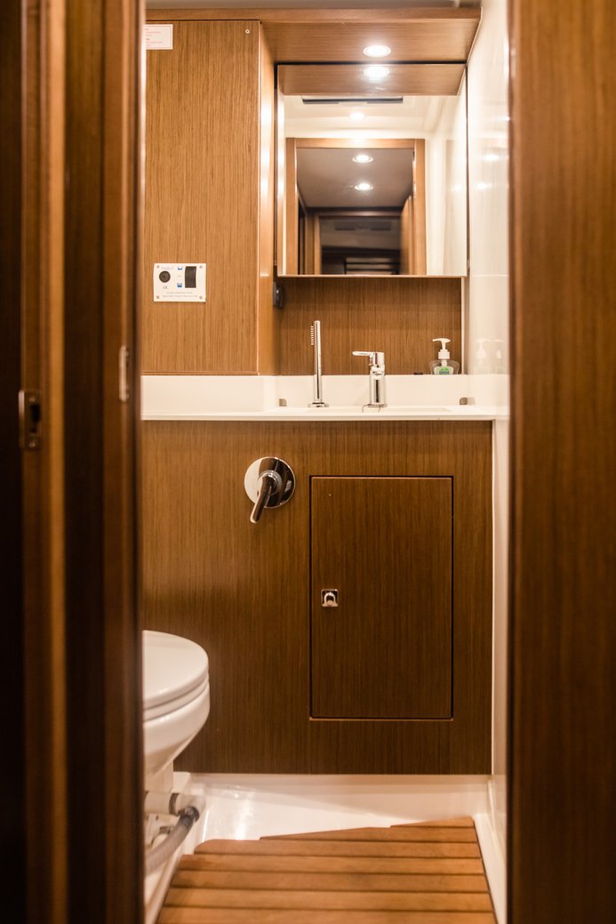 Bavaria C57 - 4 + 1 cab. — photo 18