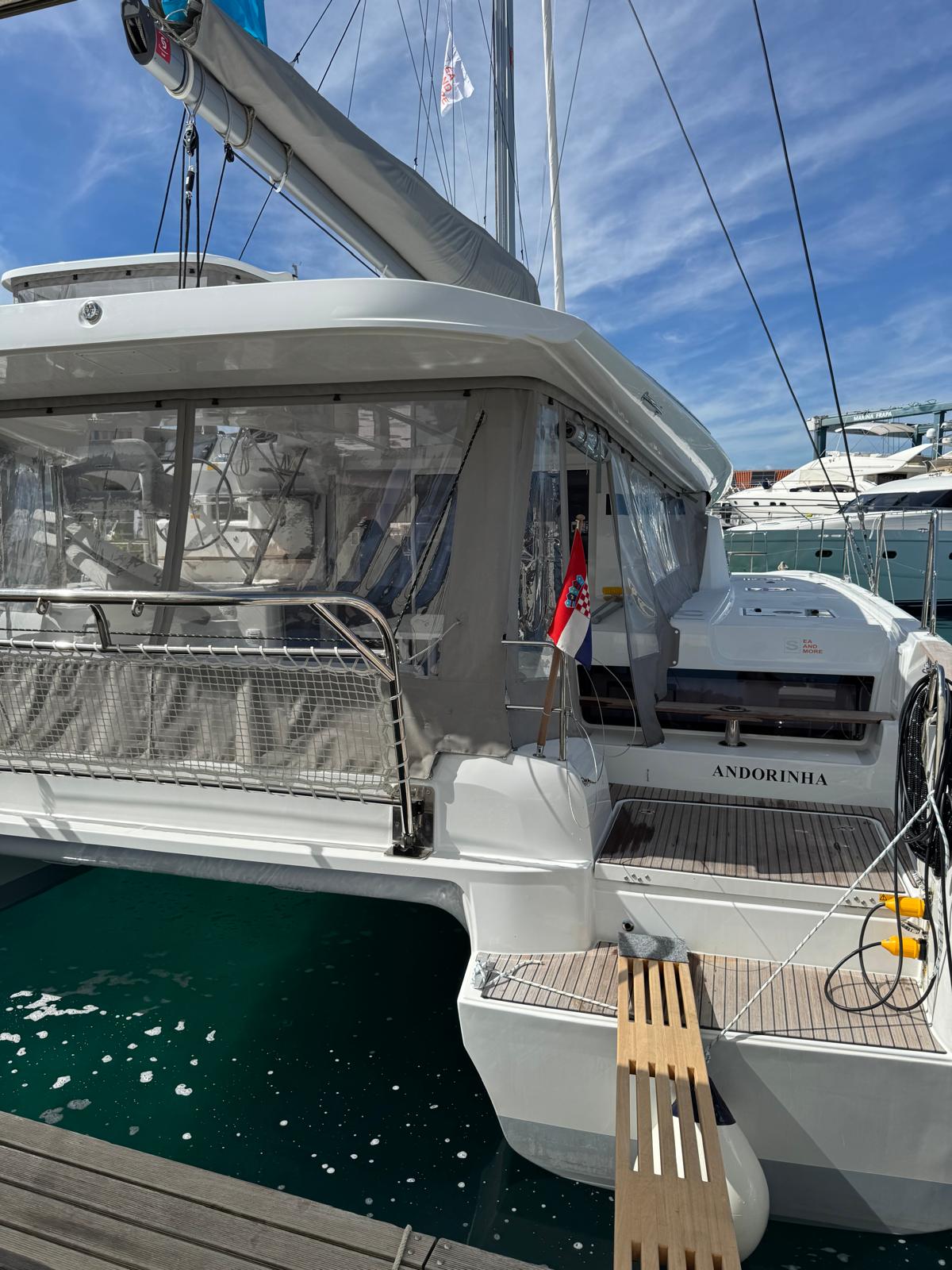 Lagoon 43 - 4 + 2 cab. — photo 3